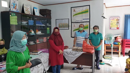 Penyuluhan dari bu Sari dari puskemas di posyandu Anggrek rt 11 rw 02, dihadiri bu Rw mewakili pak Rw--